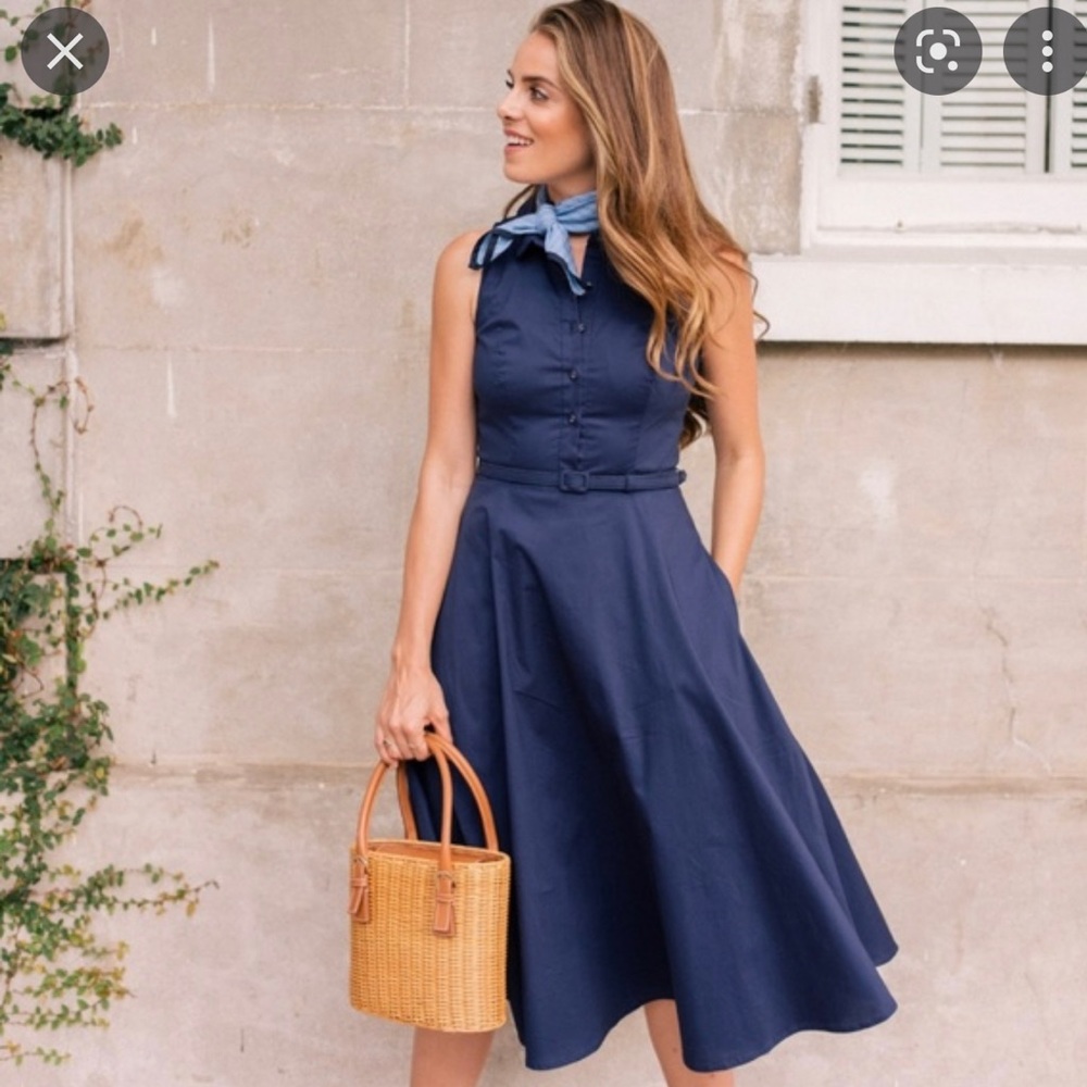 NWT Gal meets glam Rose dress in Navy - SZ 2